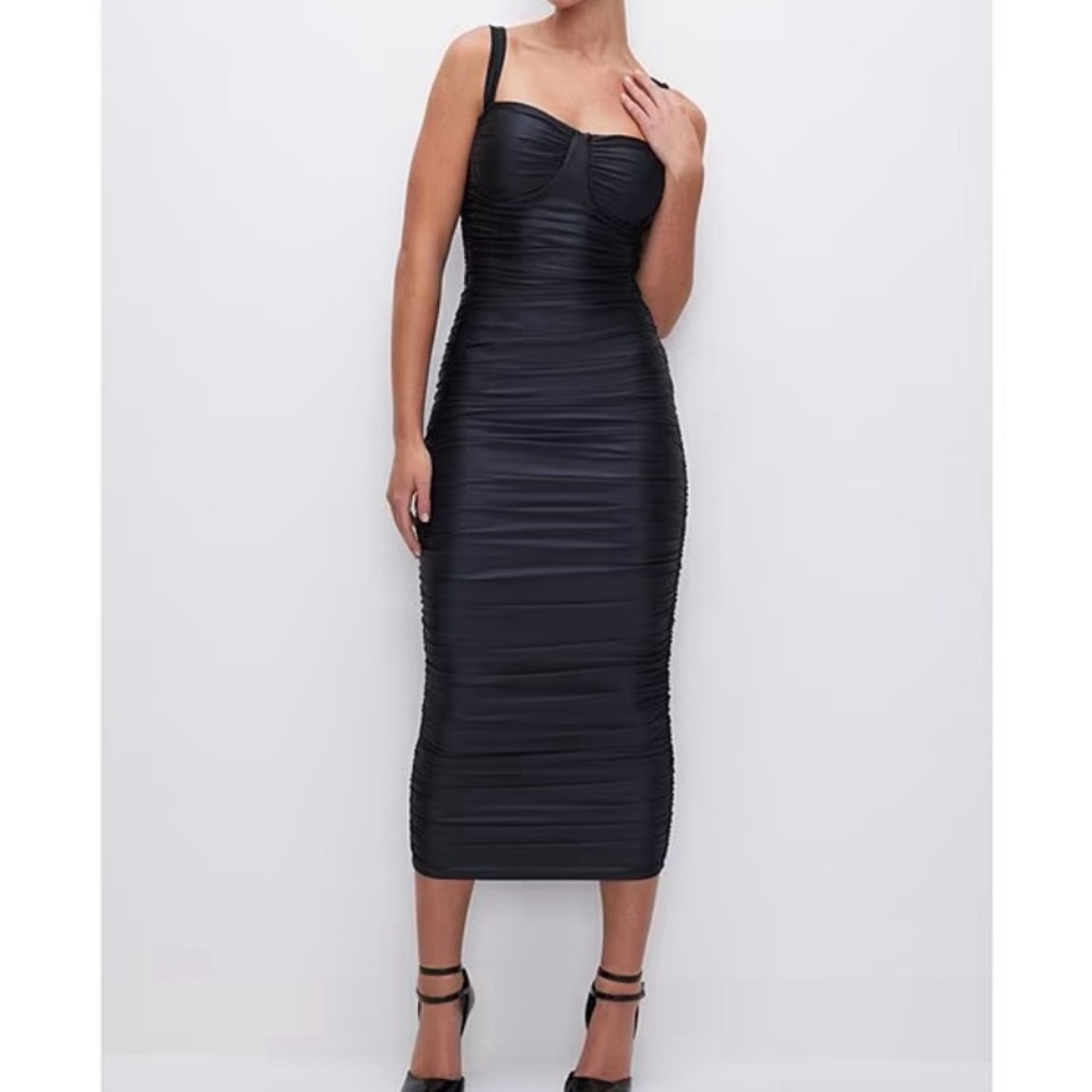 Good American ruched midi dress. New with tags